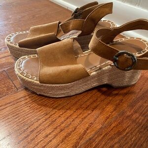Women’s Tan Espadrille Platform Sandals